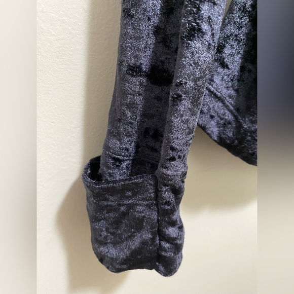 Lululemon crushed velvet set jacket size 6, jogger size 8 color : black - Picture 5 of 7